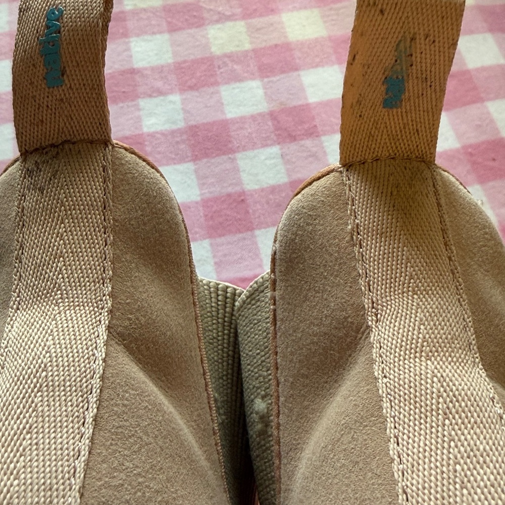Pink Kids Native Boots Y1 - Picture 7 of 7